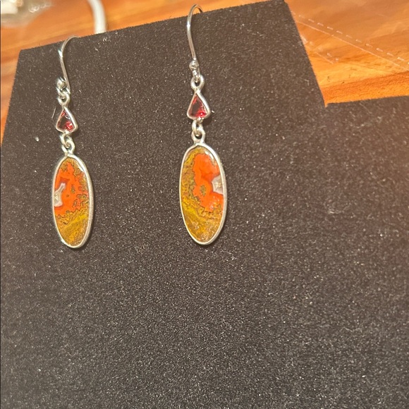 Elegant Graveyard Point Plume Agate: Dangle Earrings - Picture 3 of 4